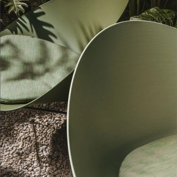 Our texture designers translated the suggestions expressed in the styling centre concept into a refined botanical finish. 